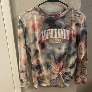 Long-sleeved T-shirt with design, logo and knot on the front